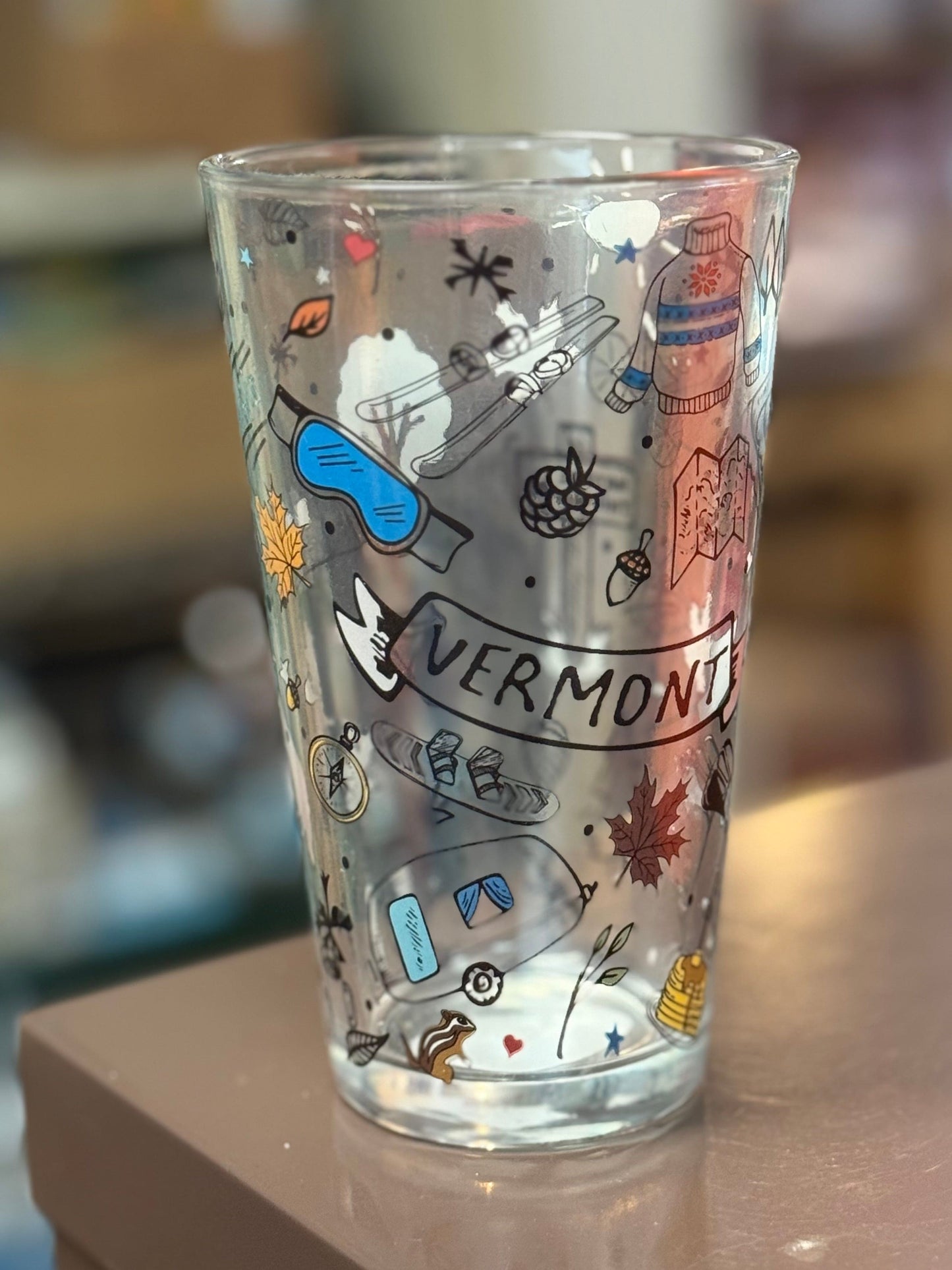 VT Icons Wrap Pint Glass - Shelburne Country Store