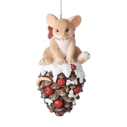 Mouse on a Berry Pincone - Shelburne Country Store
