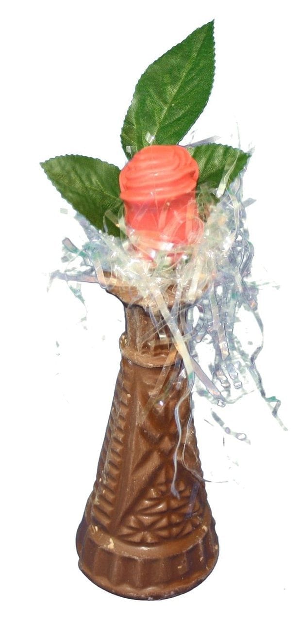 Bud Vase With Red Rose - Milk - 6.25oz - Shelburne Country Store